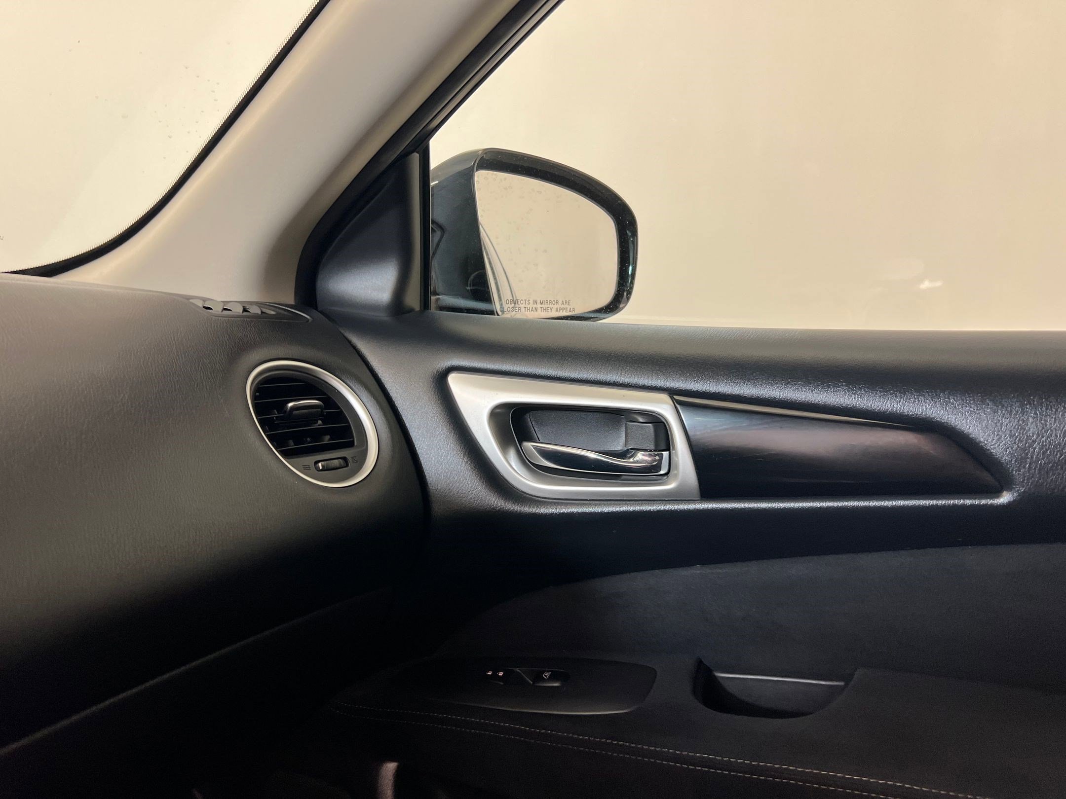 Used 2013 Nissan Pathfinder SV image 30