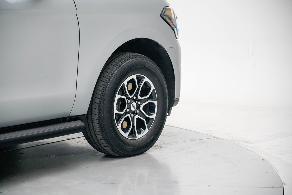 Used 2024 Ford Expedition Max XLT image 11