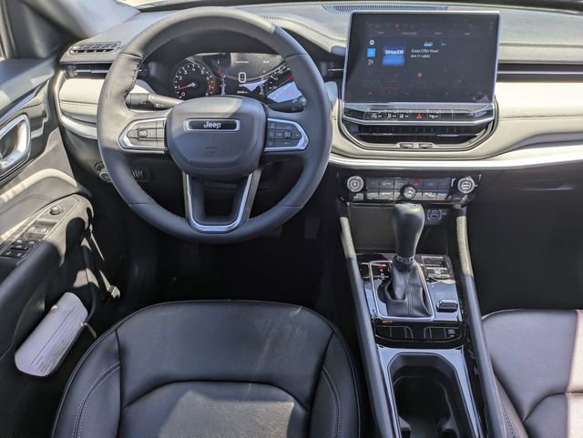 Used 2025 Jeep Compass Limited image 24