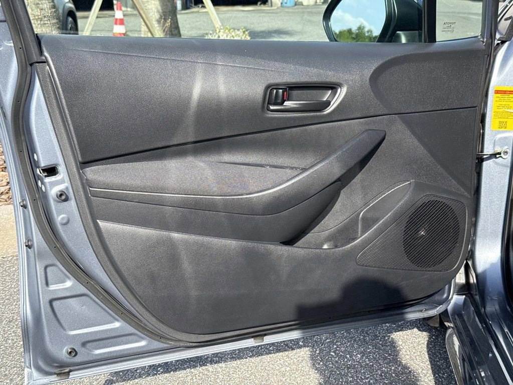 Used 2025 Toyota Corolla LE FWD image 22