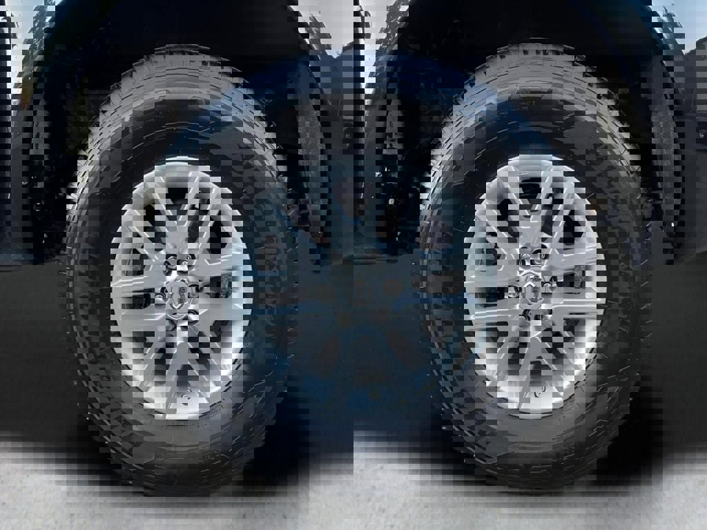 Used 2019 Nissan Frontier SV image 11