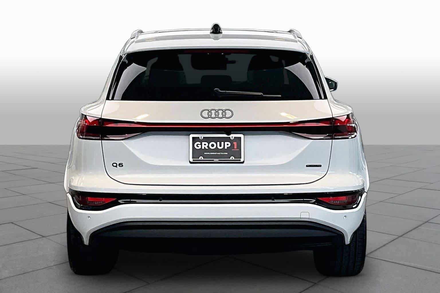 Used 2025 Audi Q6 e-tron Premium Plus w/ Premium Plus AWD/4WD image 4