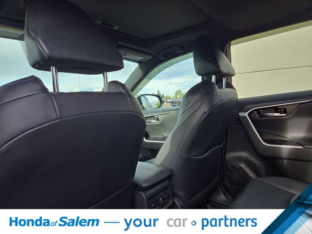 Used 2022 Toyota RAV4 XSE AWD/4WD image 16