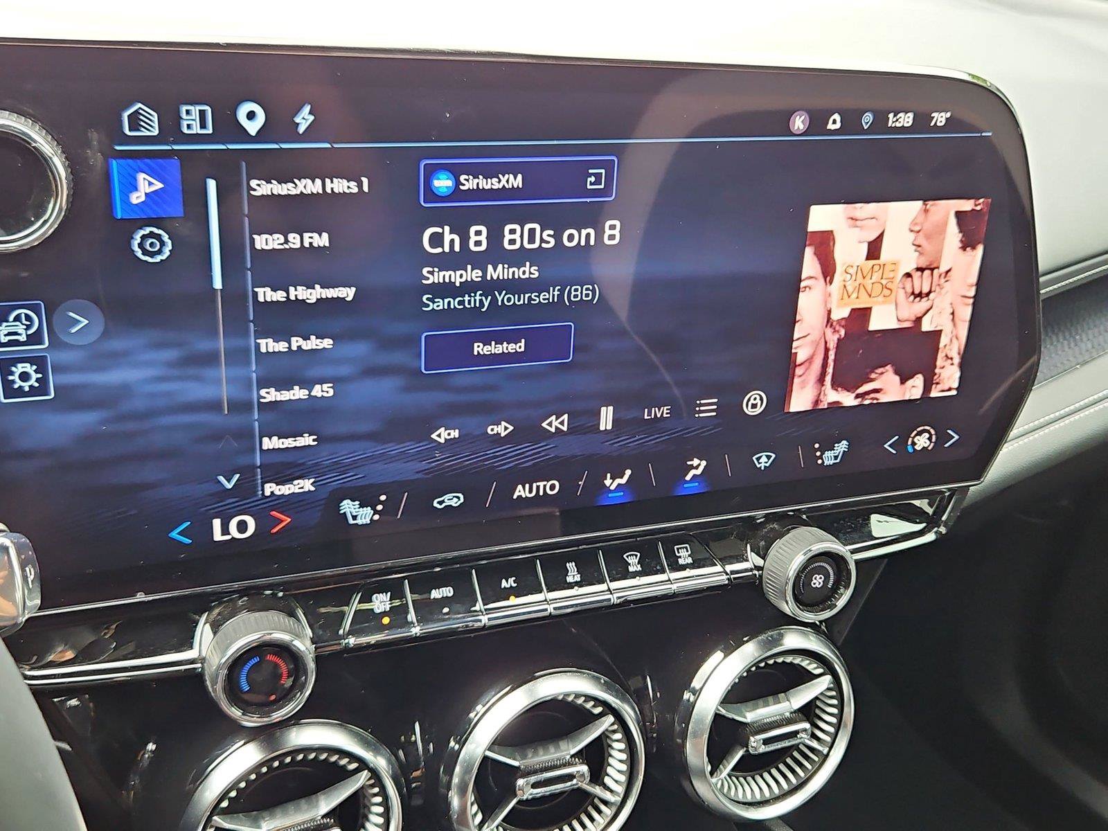 Used 2024 Chevrolet Blazer EV LT AWD/4WD image 17