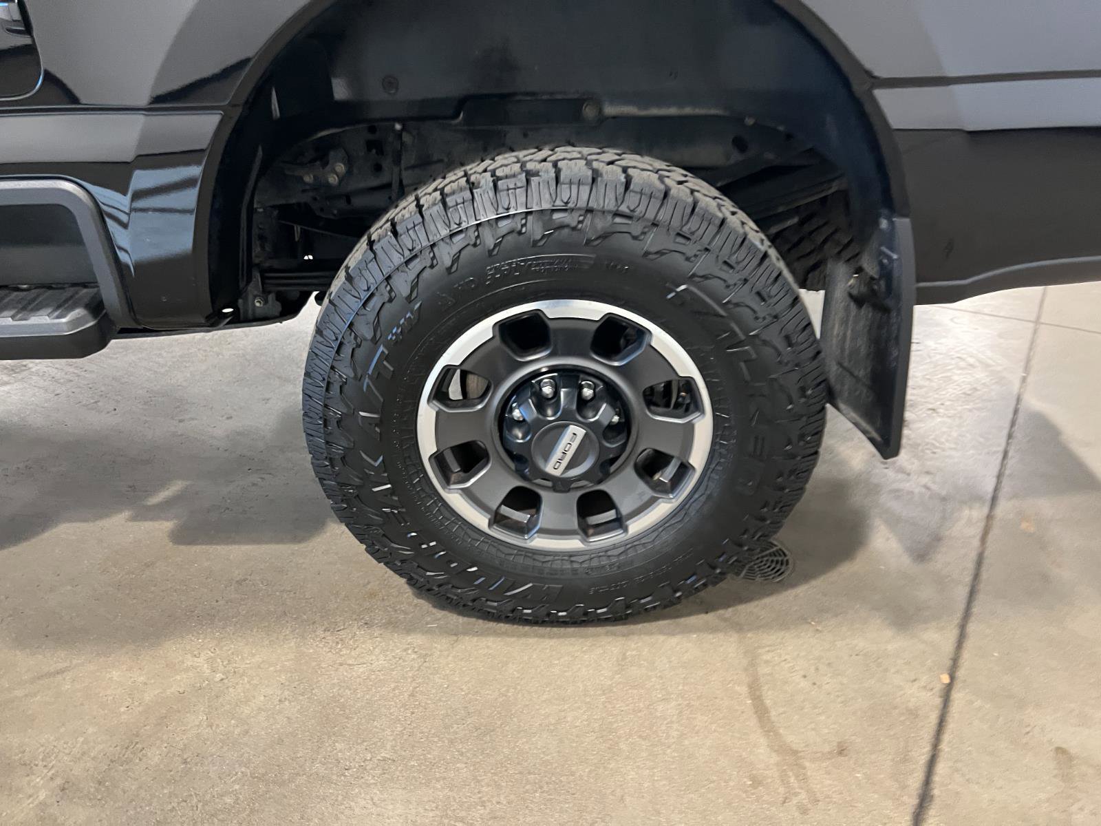 Used 2023 Ford F350 Platinum w/ Tremor Off-Road Package image 41