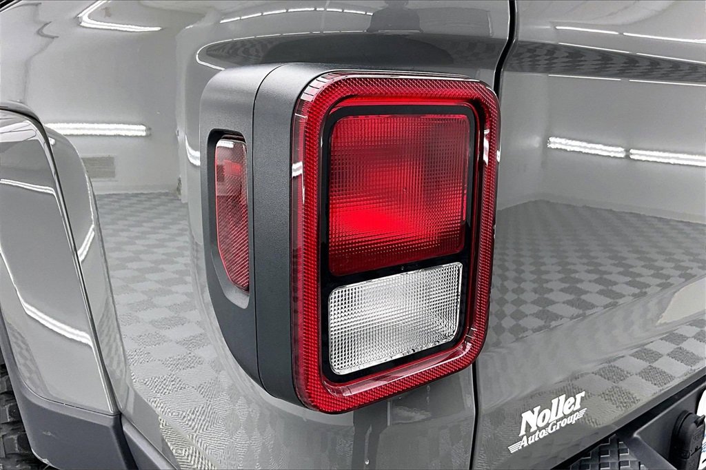 Used 2022 Jeep Gladiator Willys image 31