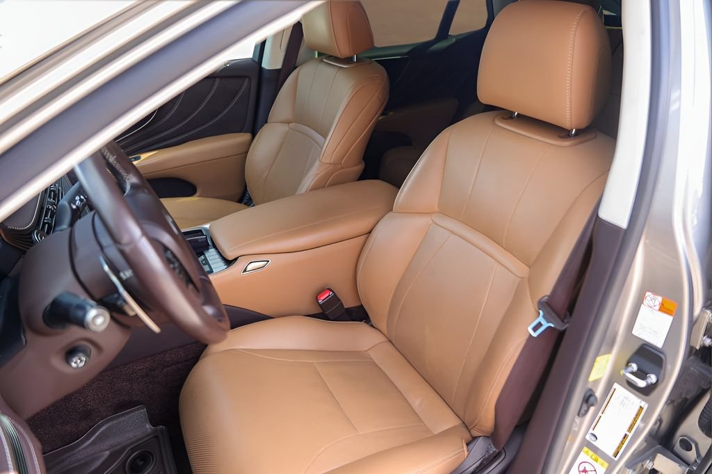 Used 2018 Lexus LS 500 w/ Accessory Package (Z2) RWD image 7