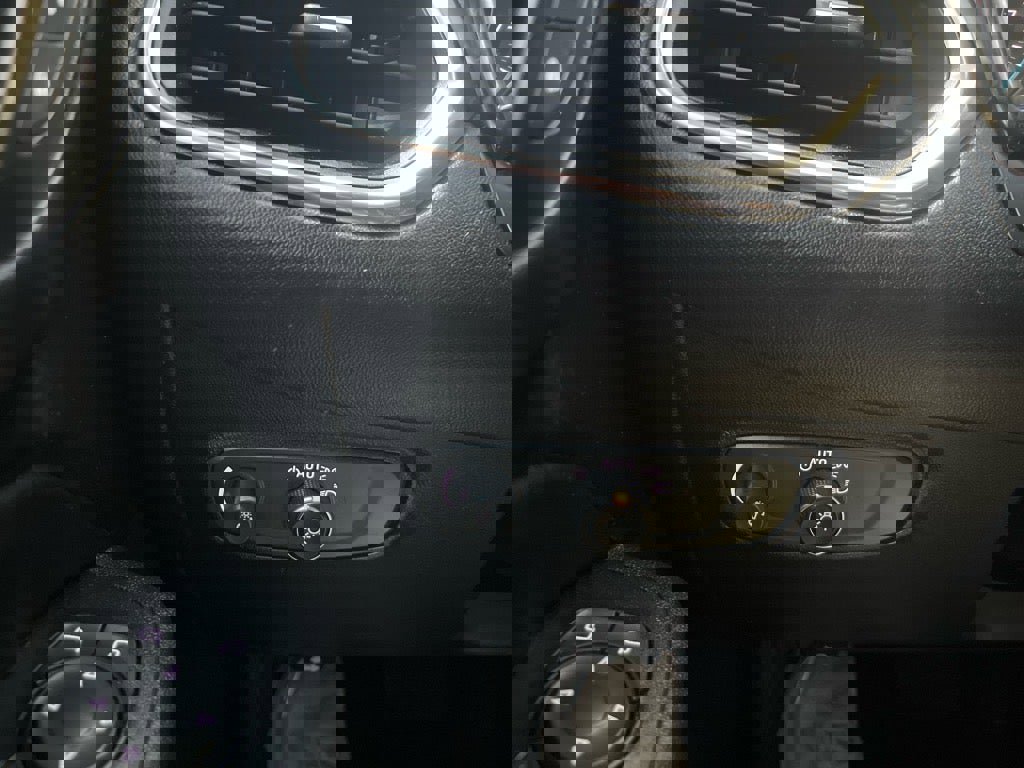 Used 2020 Chevrolet Equinox LT image 17