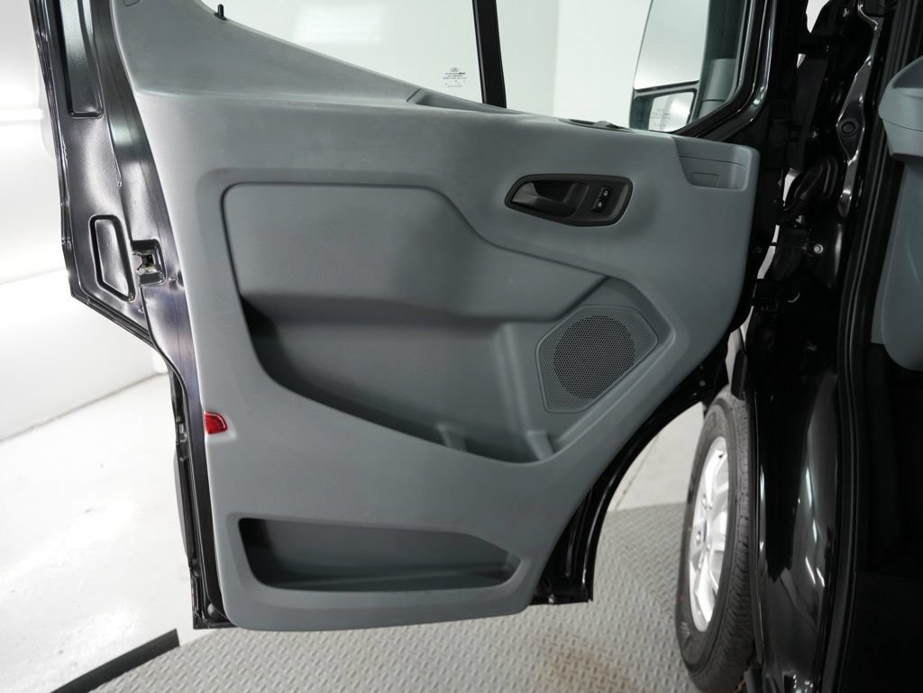 Used 2015 Ford Transit 250 148 Medium Roof RWD image 39