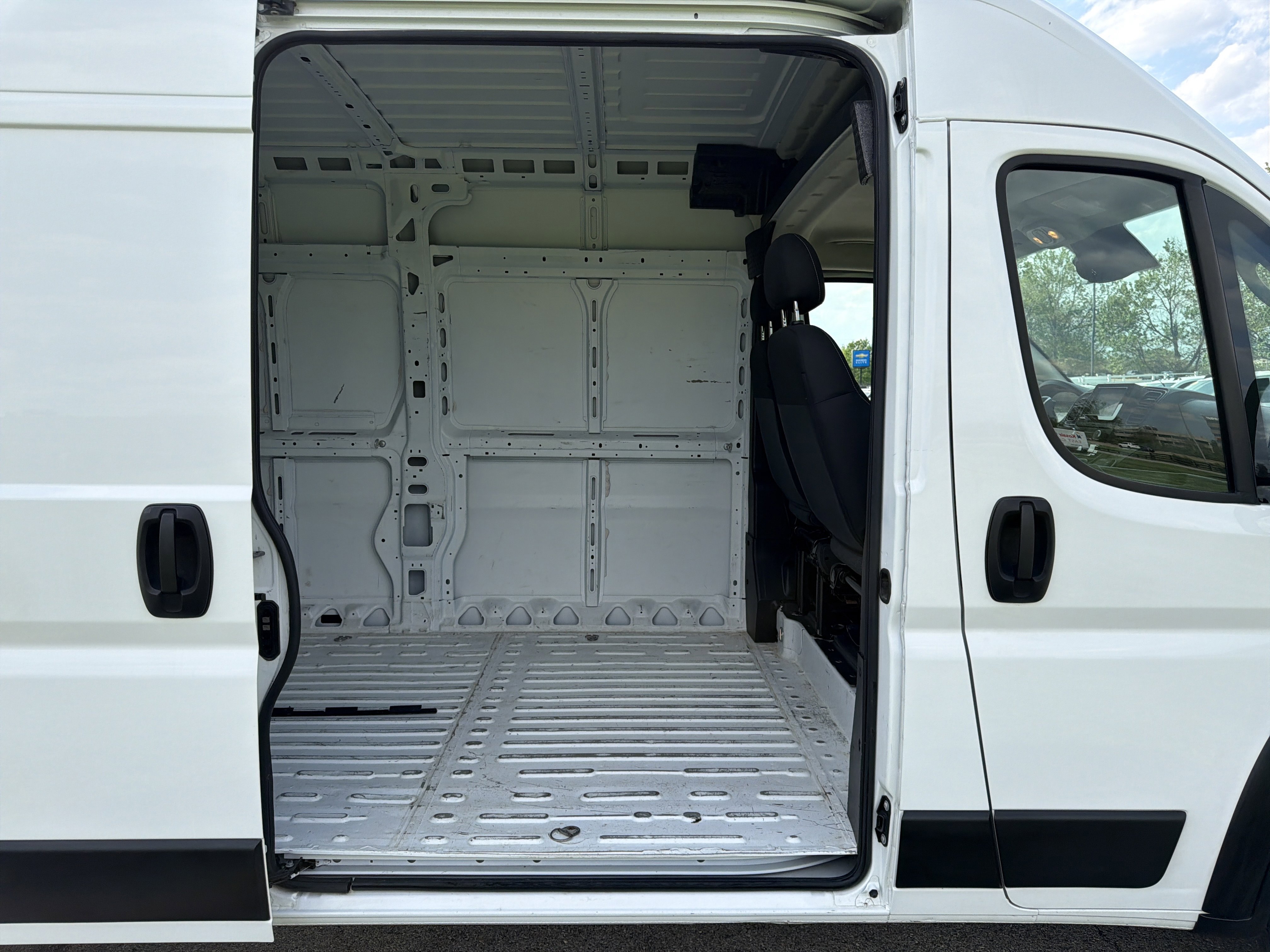 Used 2023 RAM ProMaster 2500 image 25
