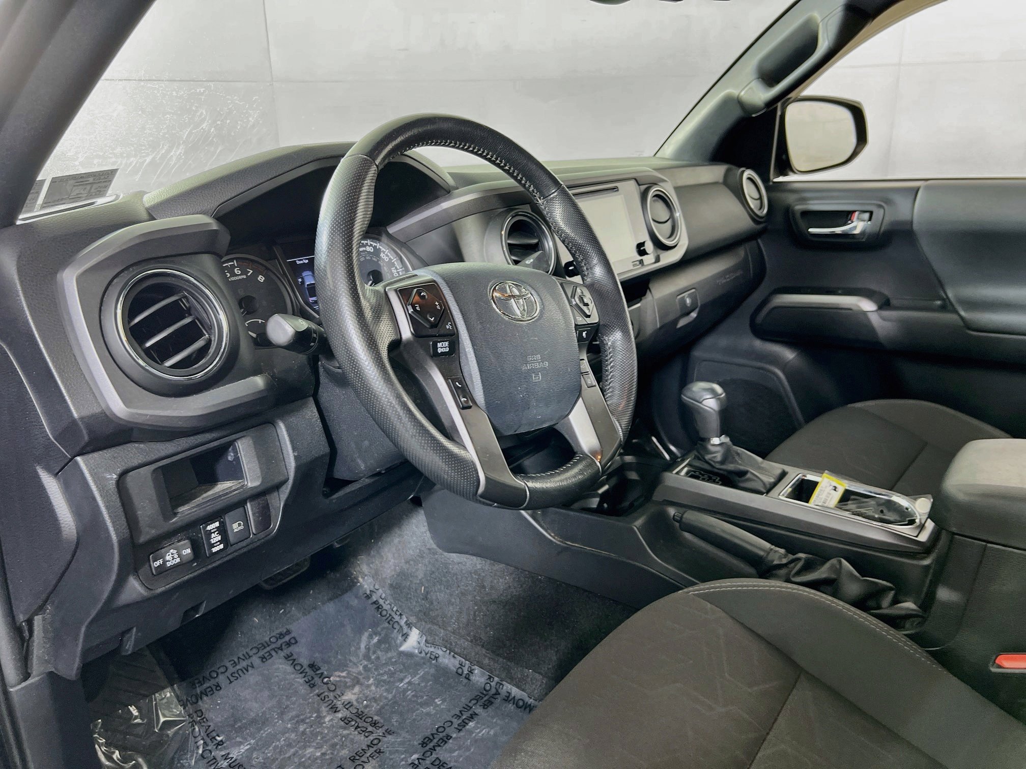 Used 2018 Toyota Tacoma TRD Off-Road AWD/4WD image 9