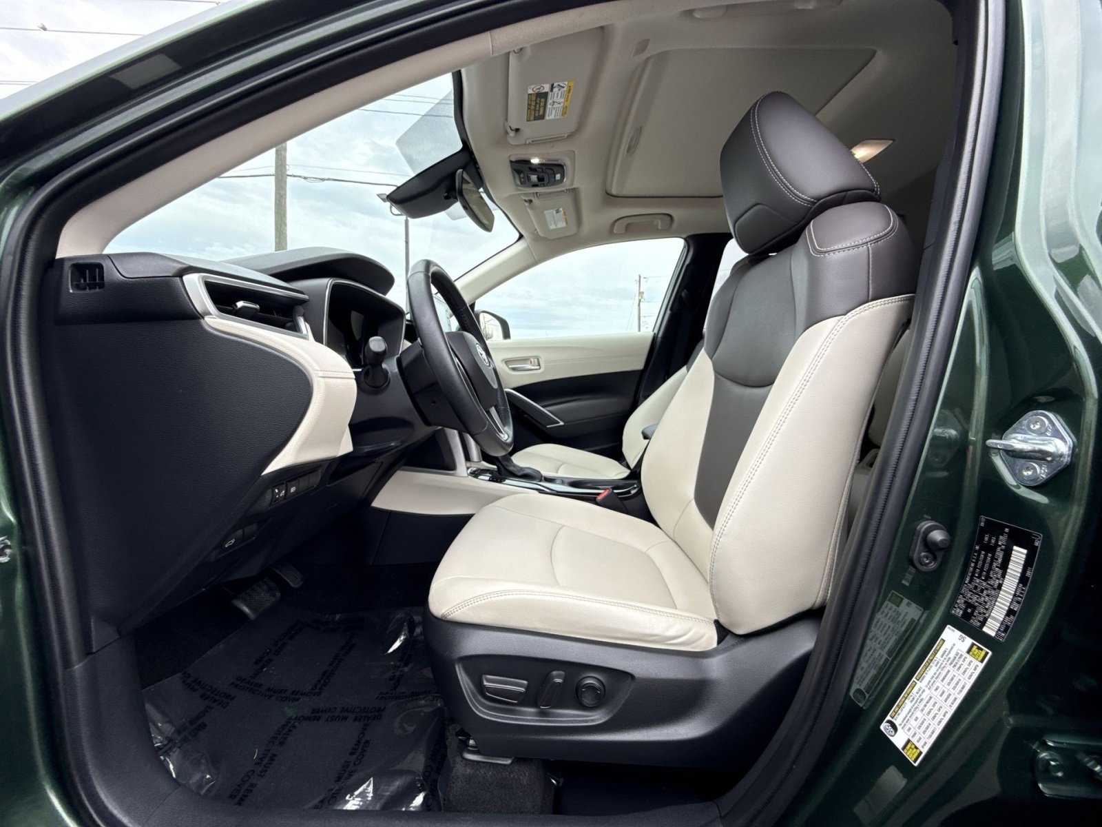 Used 2022 Toyota Corolla Cross XLE w/ Convenience Package image 13