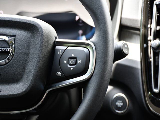 Used 2025 Volvo XC40 B5 Plus w/ Protection Package Premier AWD/4WD image 22