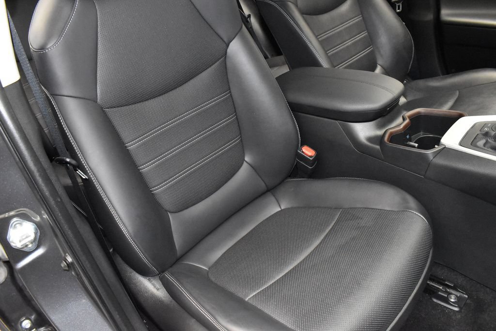 Used 2022 Toyota RAV4 Limited AWD/4WD image 28