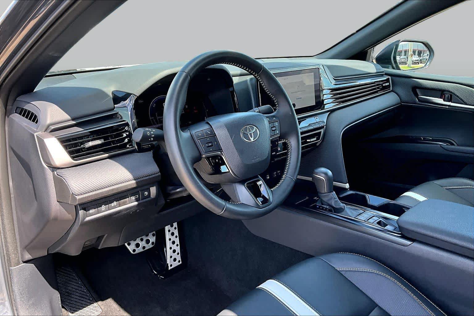 Used 2026 Toyota Camry SE FWD image 18