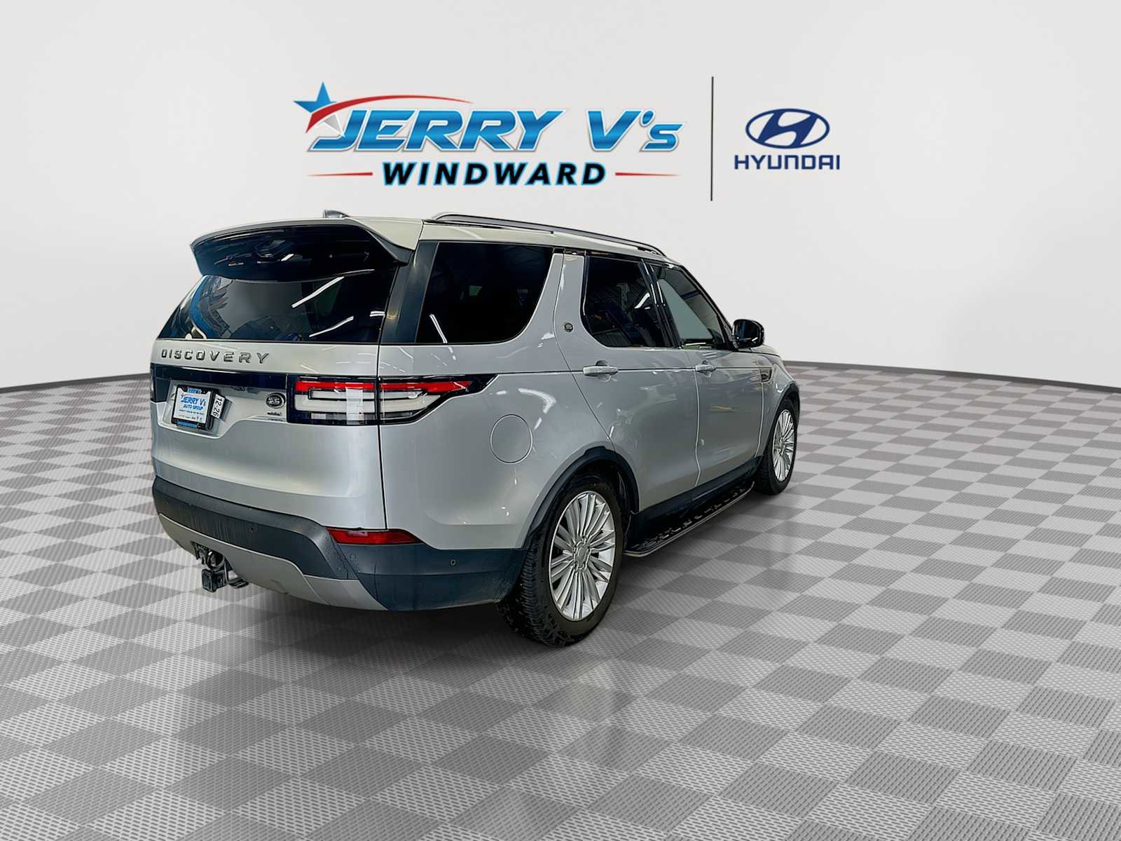 Used 2018 Land Rover Discovery SE image 8