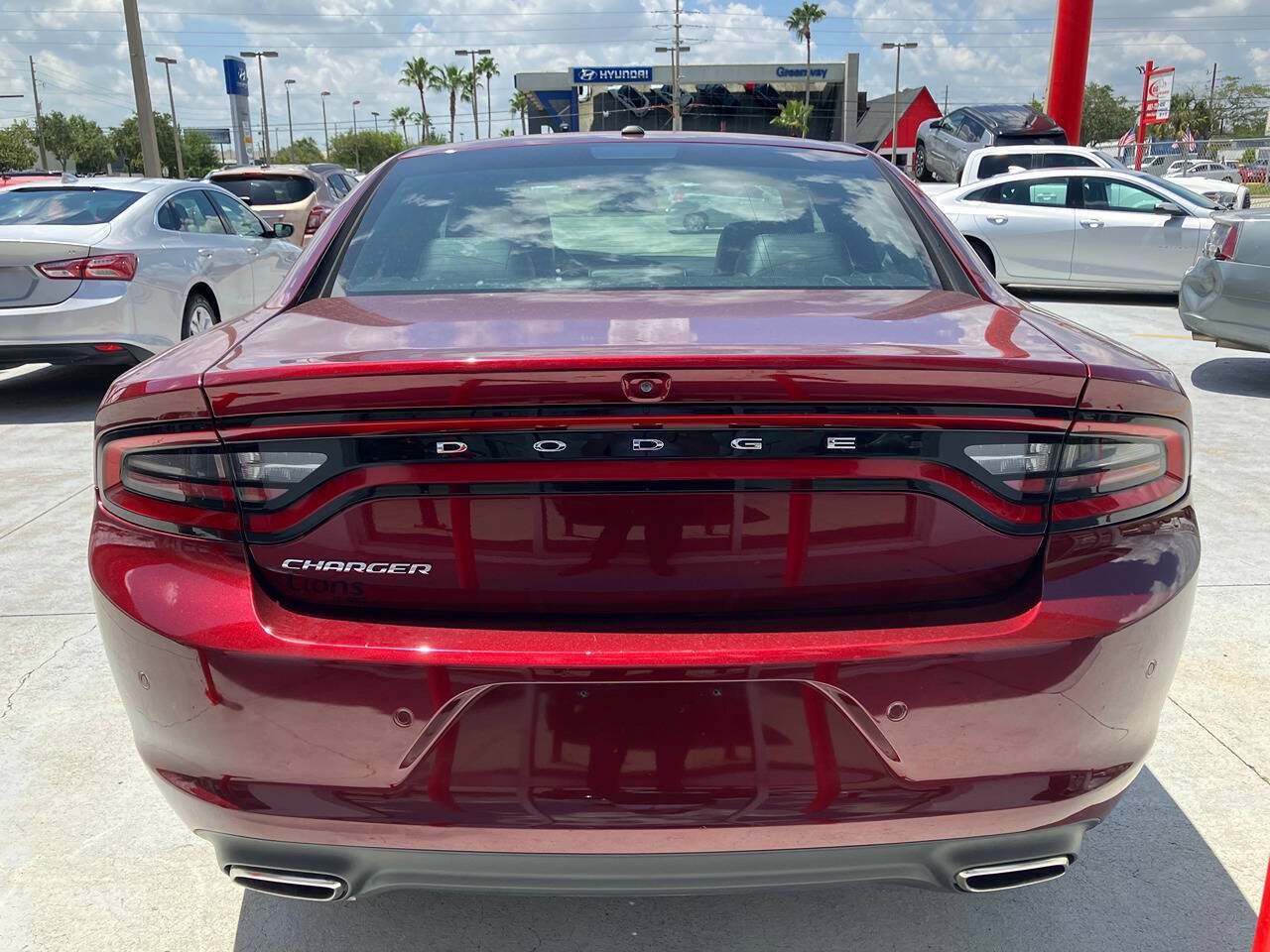 Used 2019 Dodge Charger SXT w/ Leather Interior Group RWD image 4