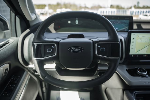 Used 2025 Ford Expedition Active image 41