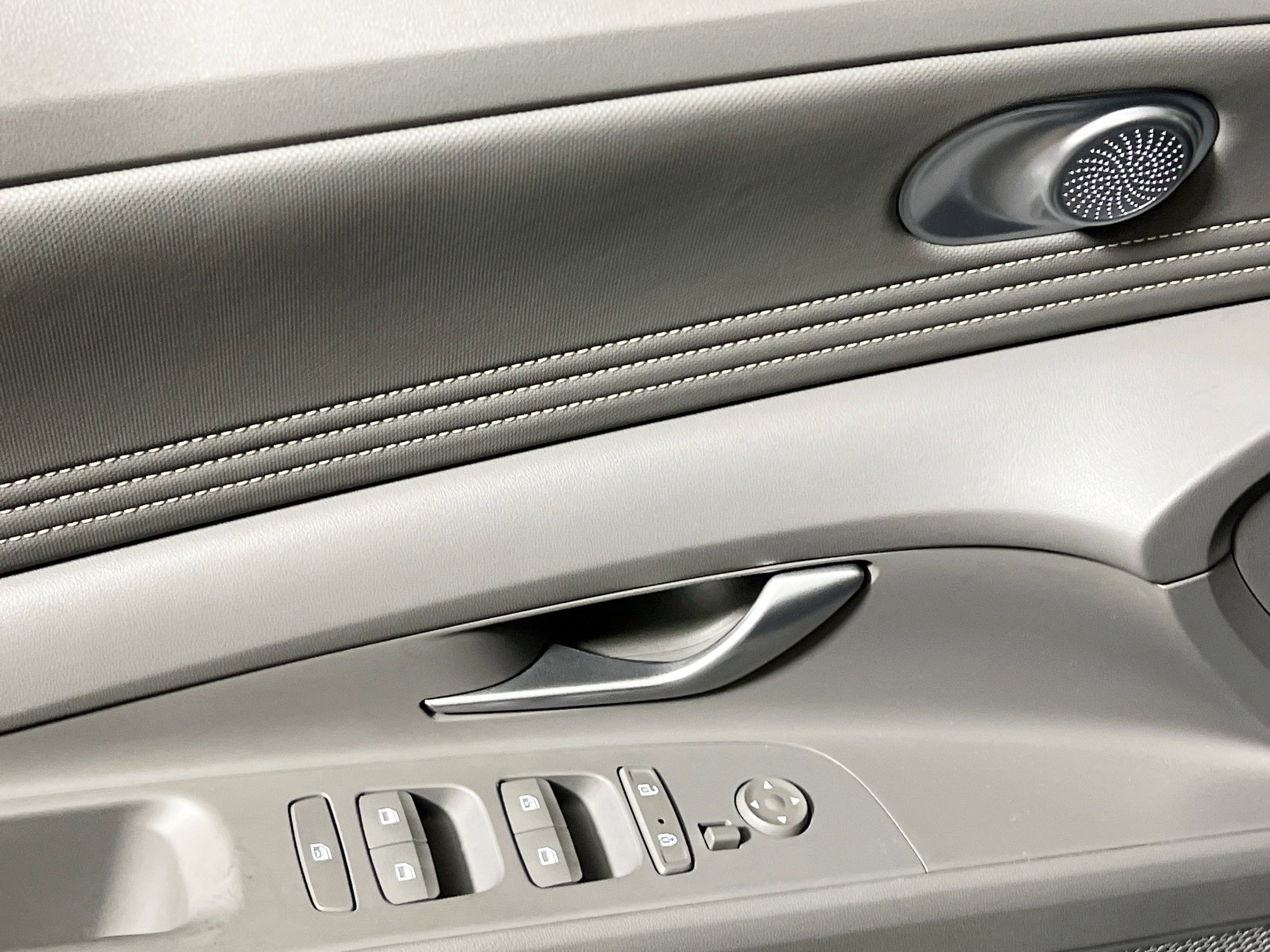 Used 2022 Hyundai Elantra SEL w/ Convenience + Premium Package image 16