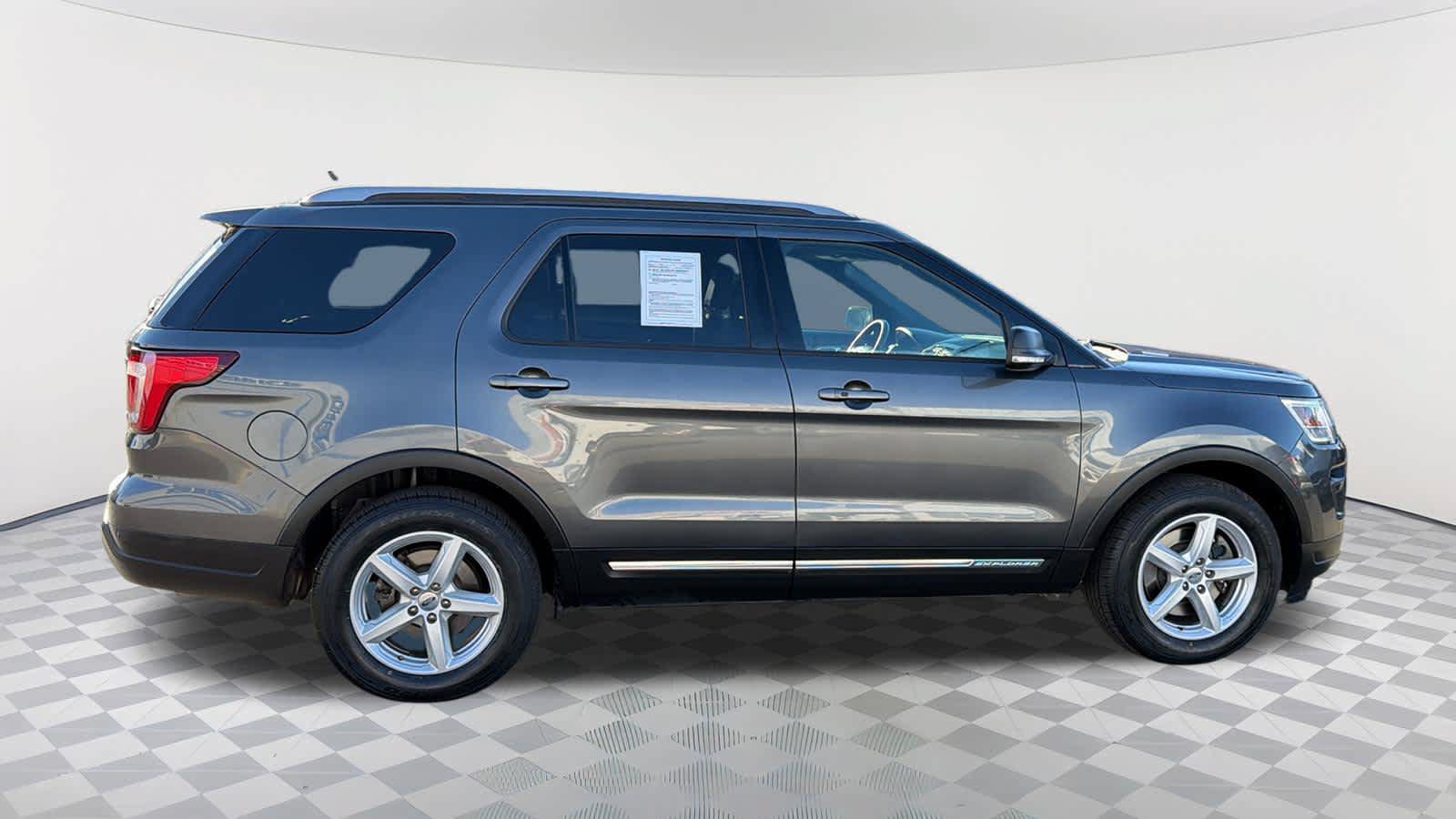 Used 2019 Ford Explorer XLT w/ Equipment Group 202A FWD image 4