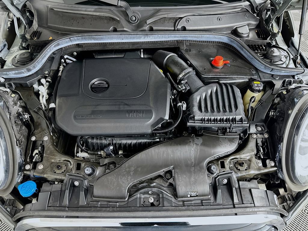 Used 2021 MINI Cooper 2-Door Hardtop w/ Storage Package image 29