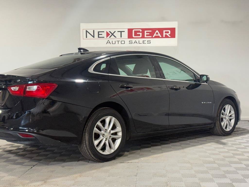 Used 2017 Chevrolet Malibu LT FWD image 9