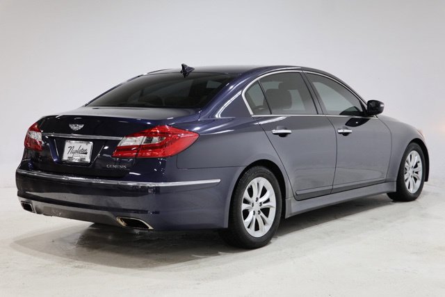 Used 2013 Hyundai Genesis 3.8 RWD image 8
