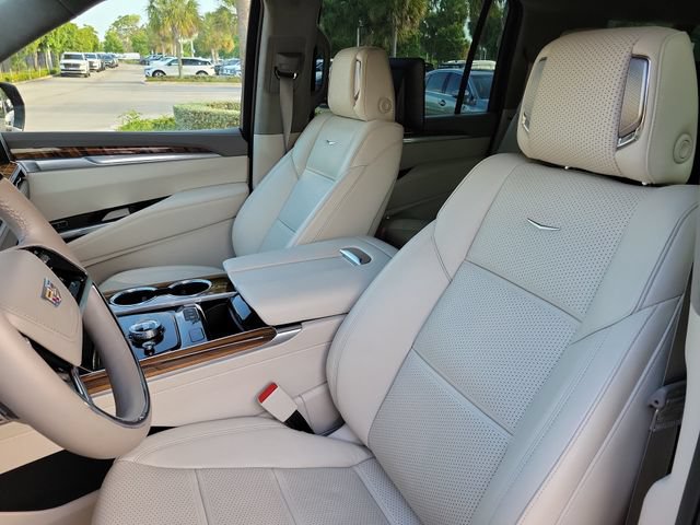 Used 2025 Cadillac Escalade ESV Sport Platinum AWD/4WD image 11