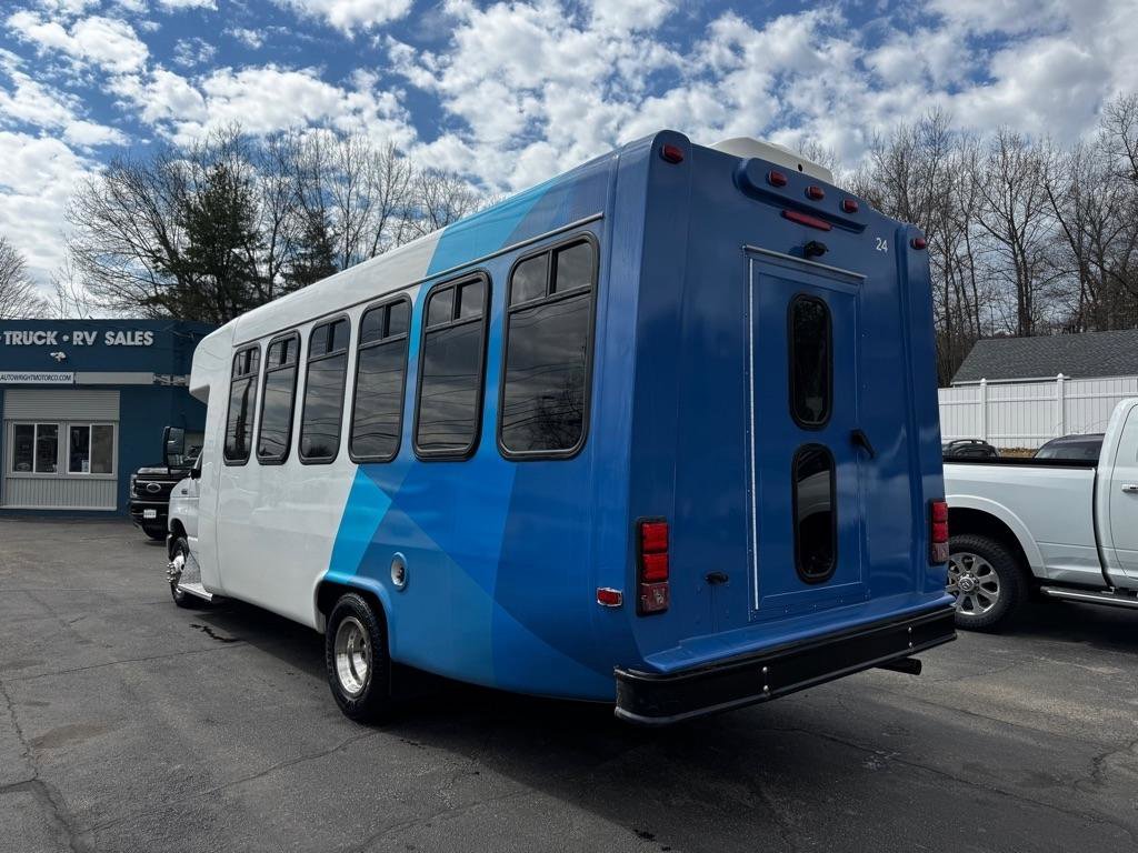 Used 2018 Ford E-450 and Econoline 450 Super Duty w/ Shuttle Bus Prep Package RWD image 4