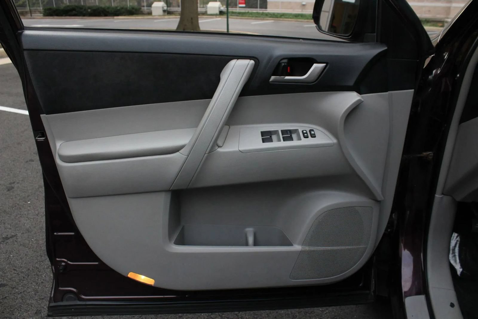 Used 2013 Toyota Highlander 4WD Hybrid image 13