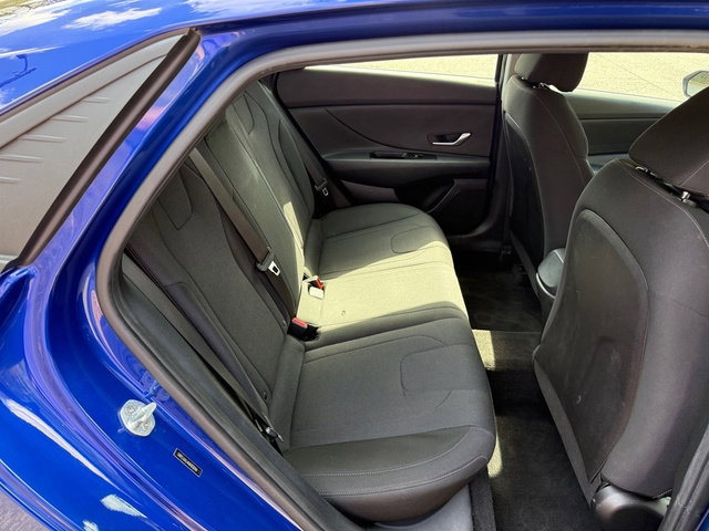 Used 2021 Hyundai Elantra SE image 15