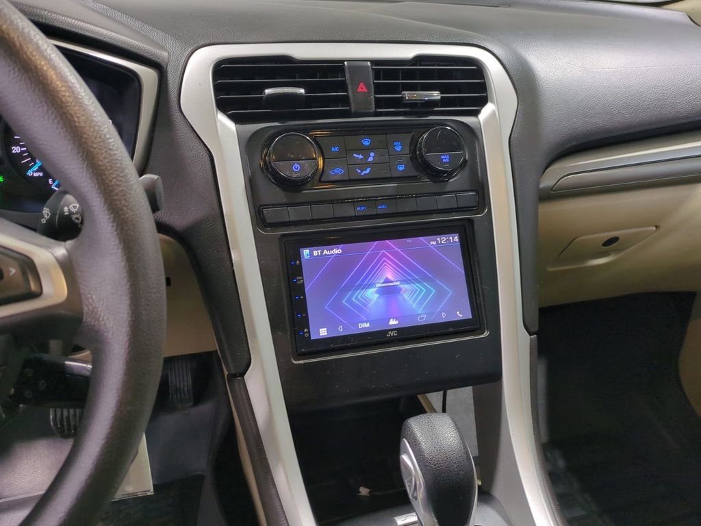 Used 2015 Ford Fusion SE image 31