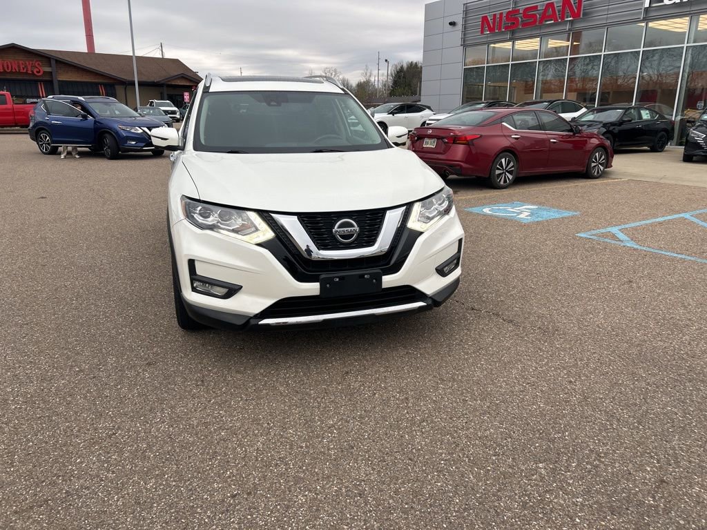 Used 2018 Nissan Rogue SL w/ Premium Package image 2