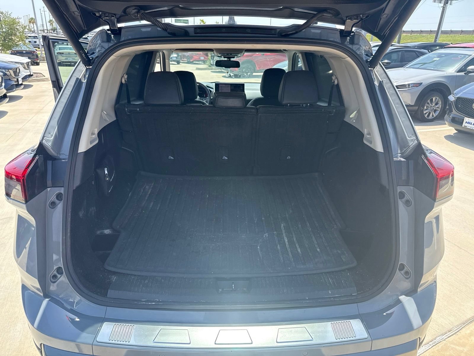 Used 2024 Nissan Rogue SL w/ SL Premium Package FWD image 13