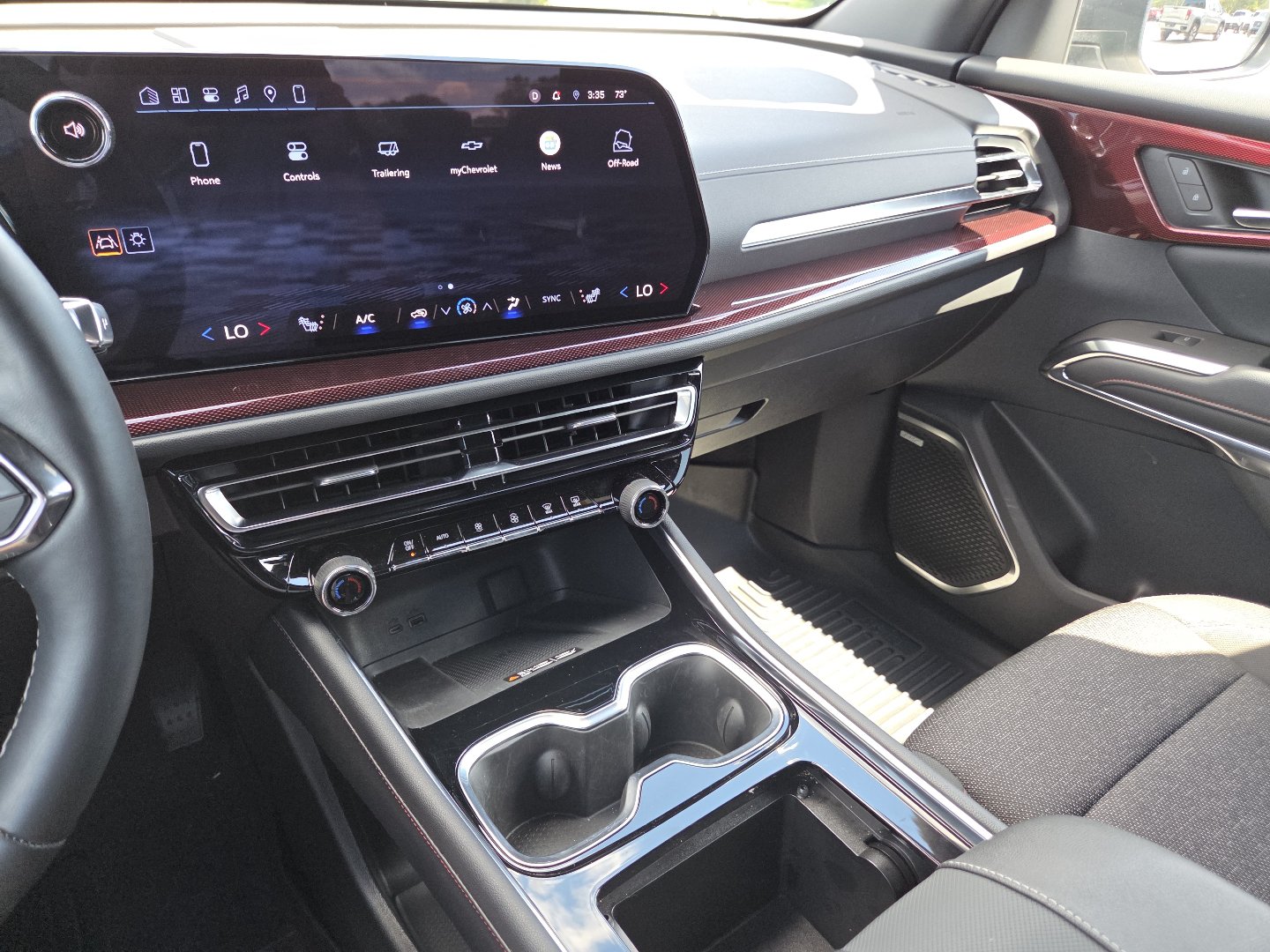 Used 2024 Chevrolet Traverse Z71 w/ Enhanced Driving Package AWD/4WD image 33