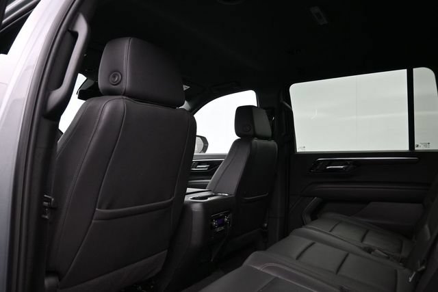 Used 2025 Chevrolet Suburban Z71 AWD/4WD image 23