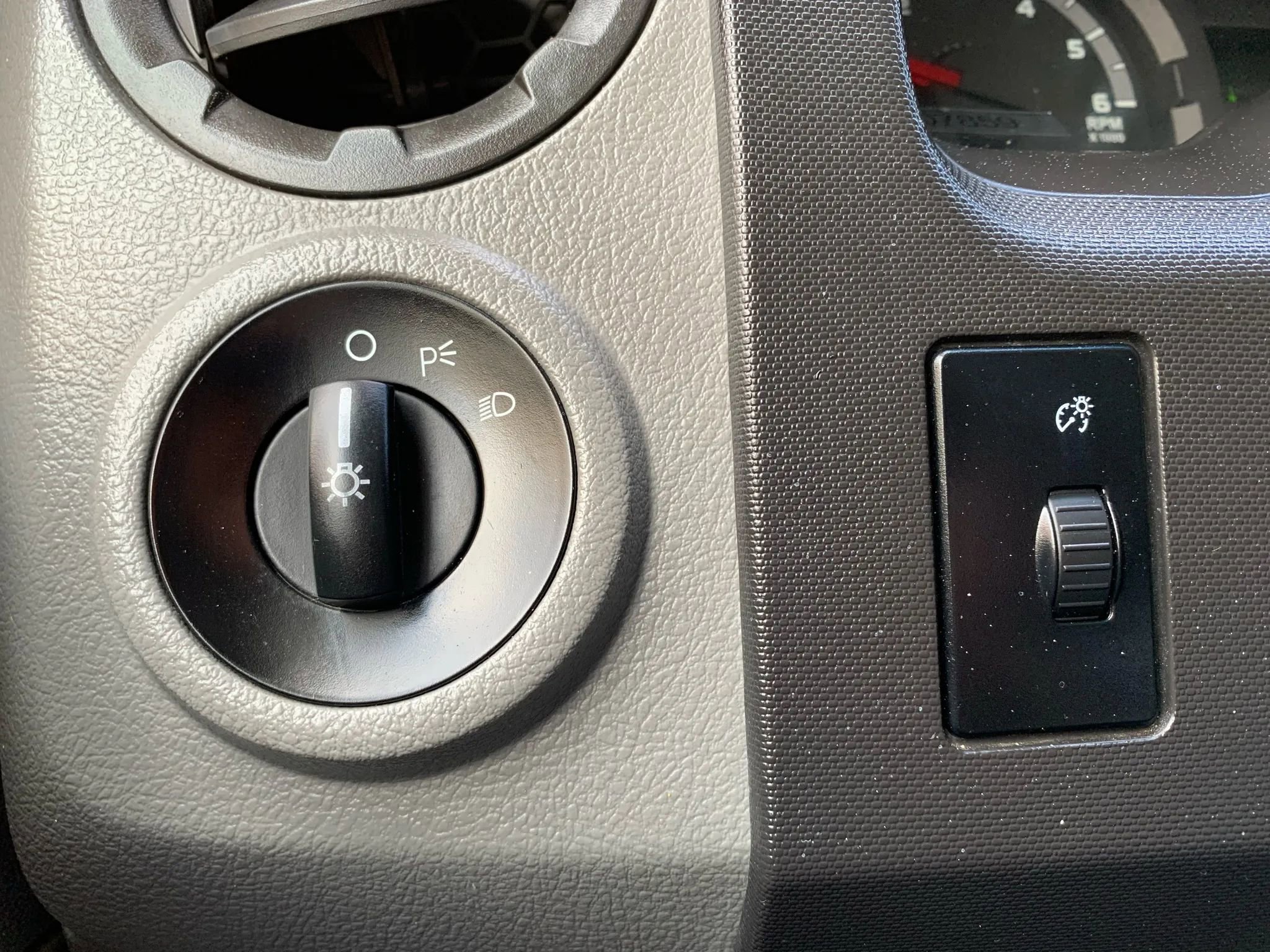 Used 2013 Ford E-450 and Econoline 450 Super Duty w/ PWR Locks & Windows Group RWD image 18