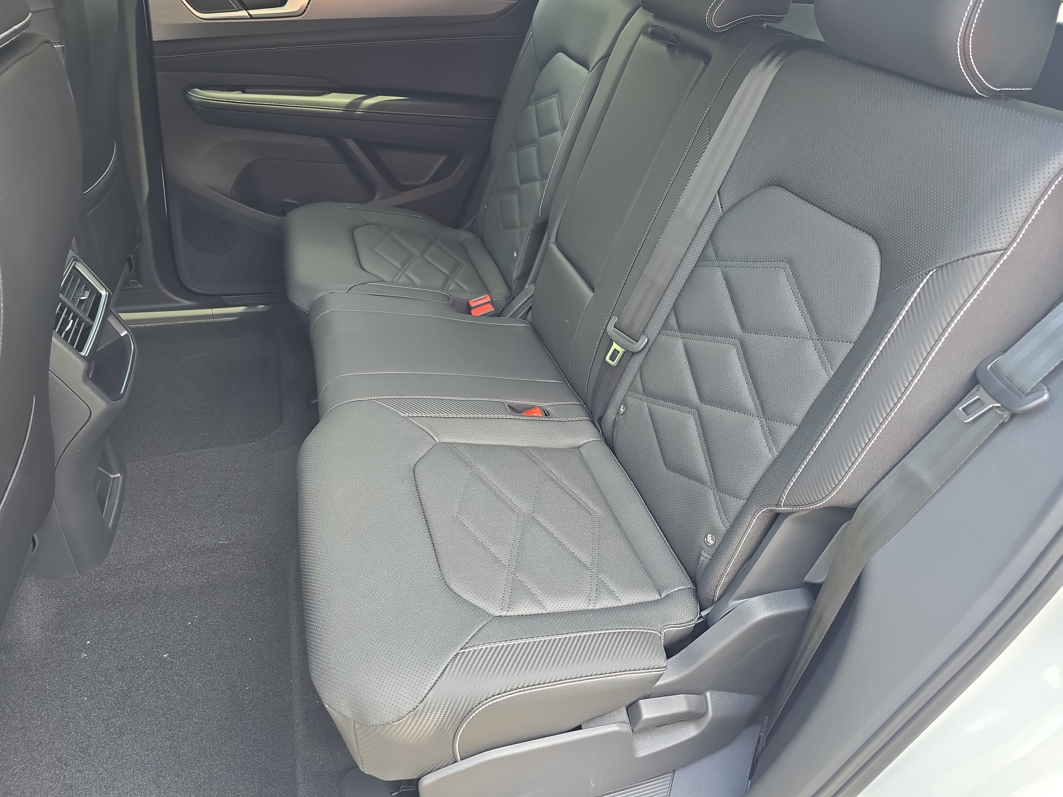 New 2026 Volkswagen Atlas Cross Sport SE FWD image 13