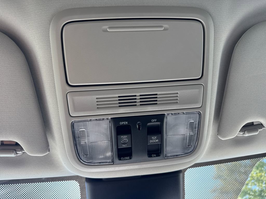 Certified 2025 Honda Odyssey Touring image 27