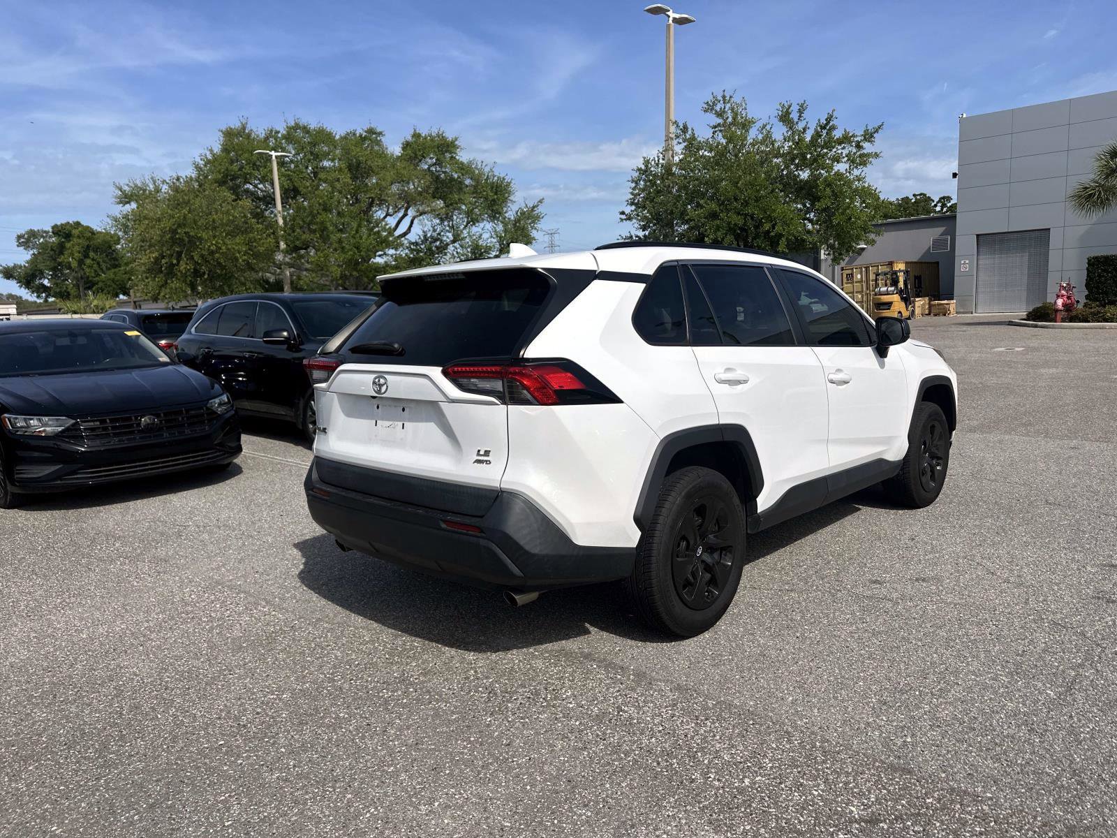 Used 2021 Toyota RAV4 LE image 4