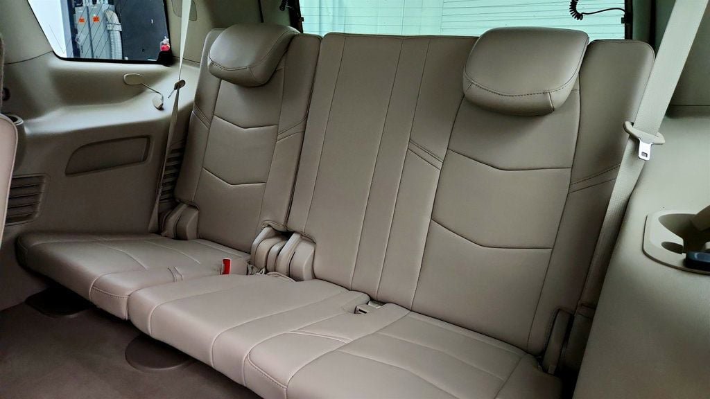 Used 2015 Cadillac Escalade Luxury AWD/4WD image 24