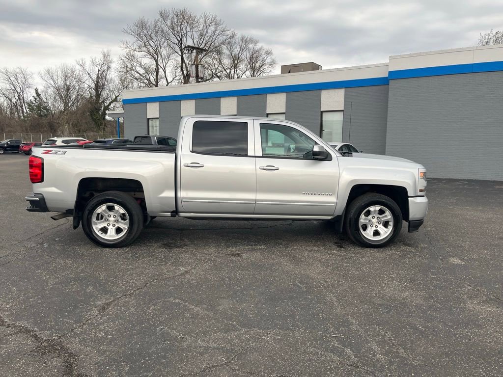 Used 2018 Chevrolet Silverado 1500 LT w/ LT Plus Package AWD/4WD image 6