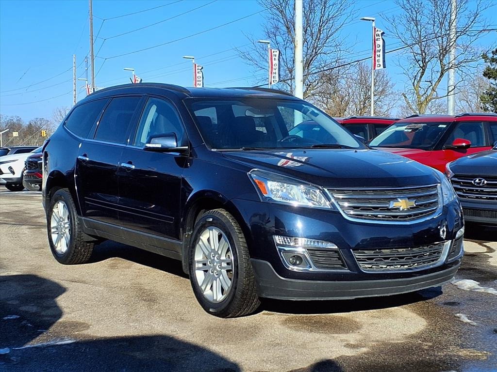 Used 2015 Chevrolet Traverse LT w/ Style and Technology Package image 3