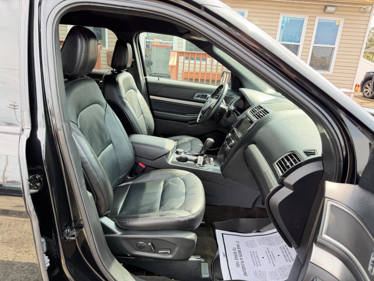 Used 2018 Ford Explorer XLT w/ Equipment Group 202A AWD/4WD image 46