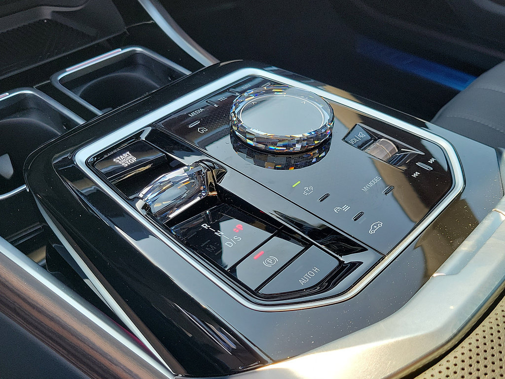 New 2026 BMW 750e xDrive w/ Premium Package AWD/4WD image 31