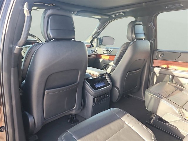 Used 2024 Lincoln Navigator Premiere image 16