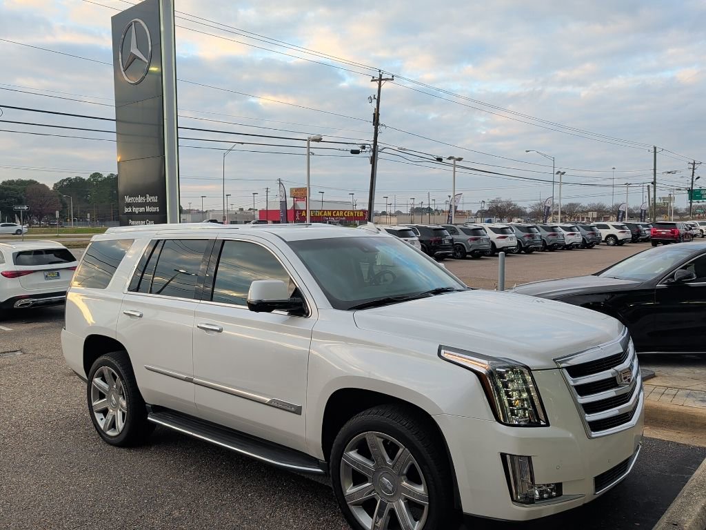 Used 2016 Cadillac Escalade Luxury image 1