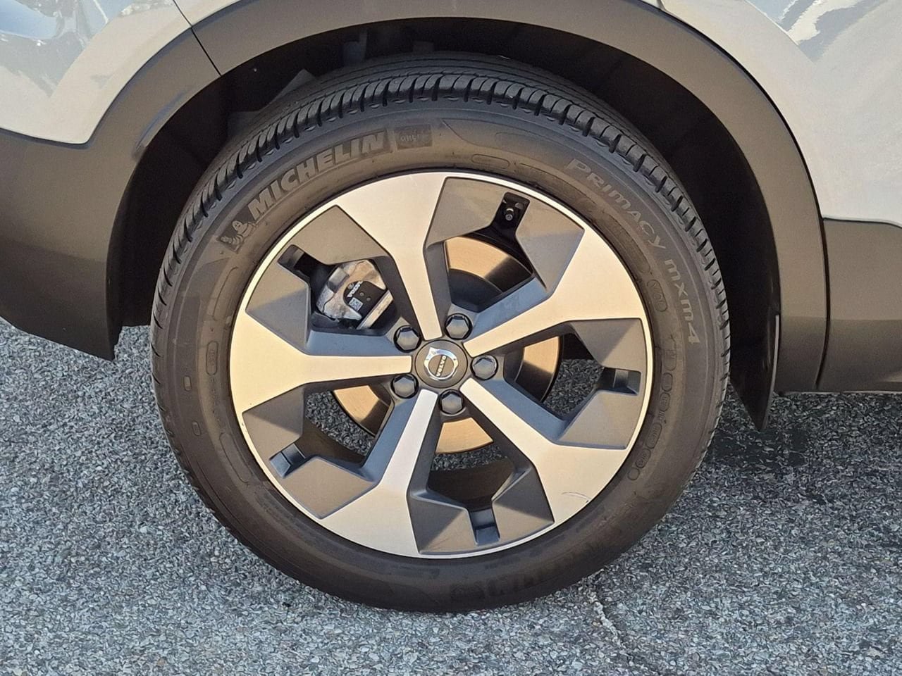 Certified 2024 Volvo XC40 B5 Core w/ Protection Package Premier AWD/4WD image 9