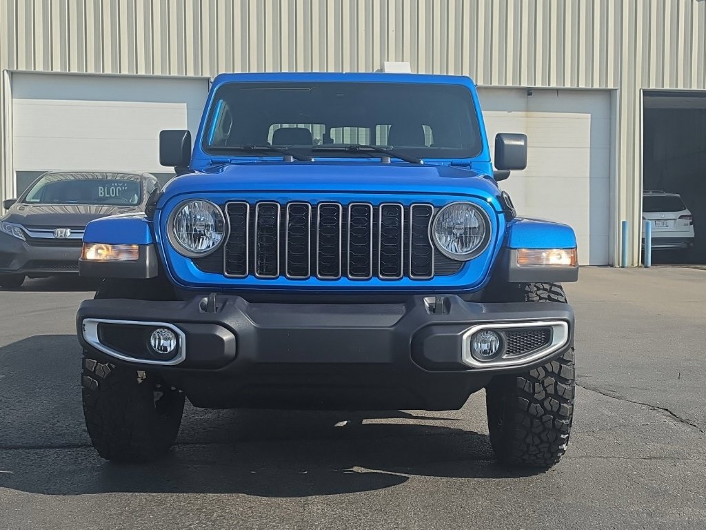 Used 2025 Jeep Gladiator Sport AWD/4WD image 2