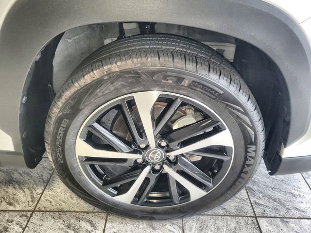 Used 2023 Toyota Corolla Cross XSE w/ Convenience Package image 10